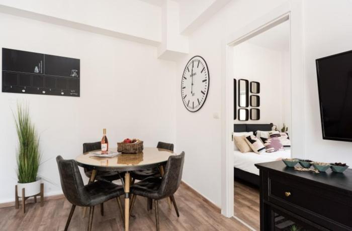 Ben Yehuda, 3 Lovely Flats In The Same Building Йерусалим Екстериор снимка