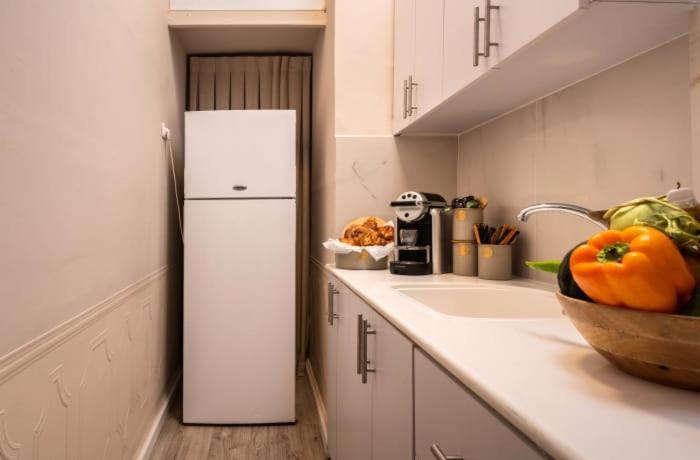Ben Yehuda, 3 Lovely Flats In The Same Building Йерусалим Екстериор снимка